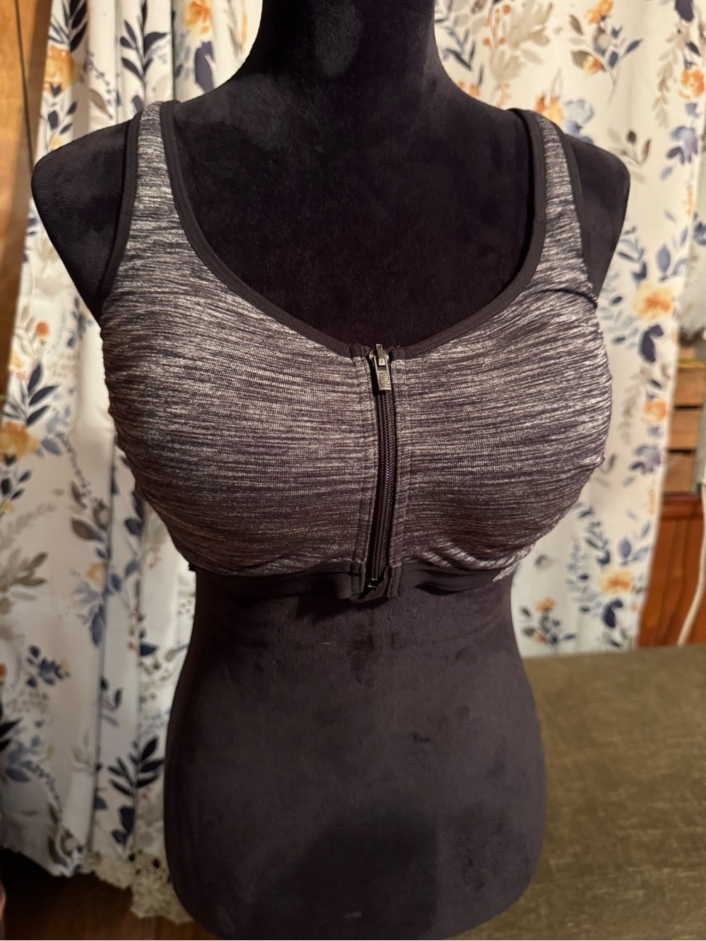Victoria Sport Black Front-Zip Sports Bra